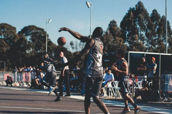 basketball player passing